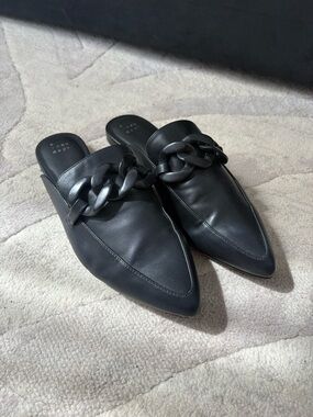 Pointed Toe Black Leather Mules